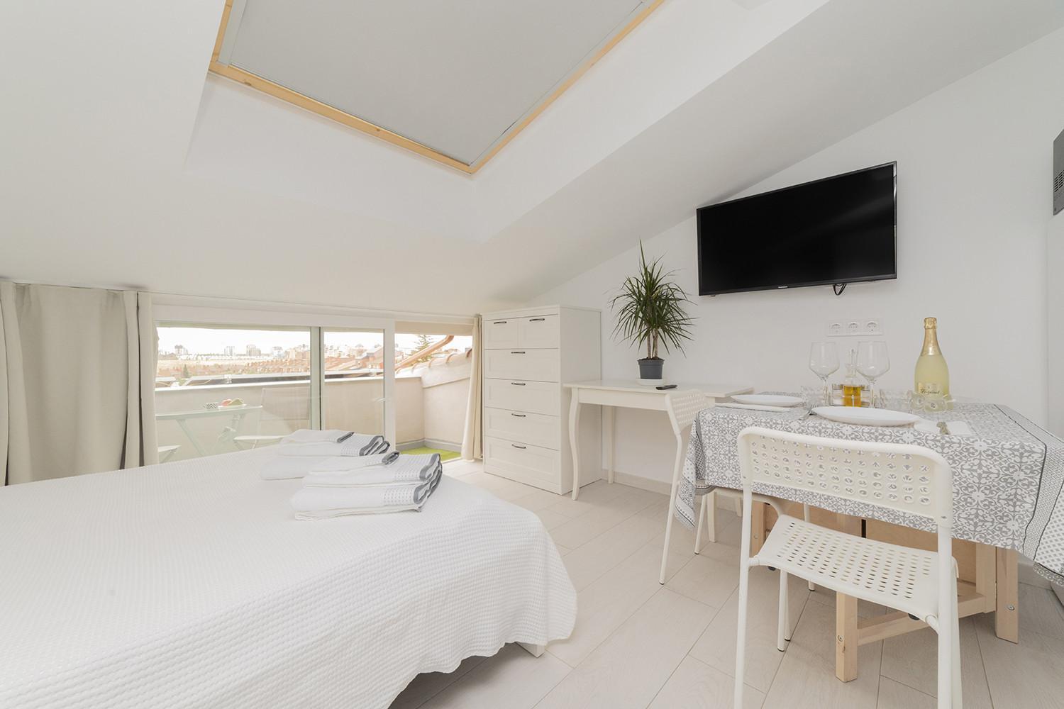 Buhardilla Con Terraza Acogedora Apartment